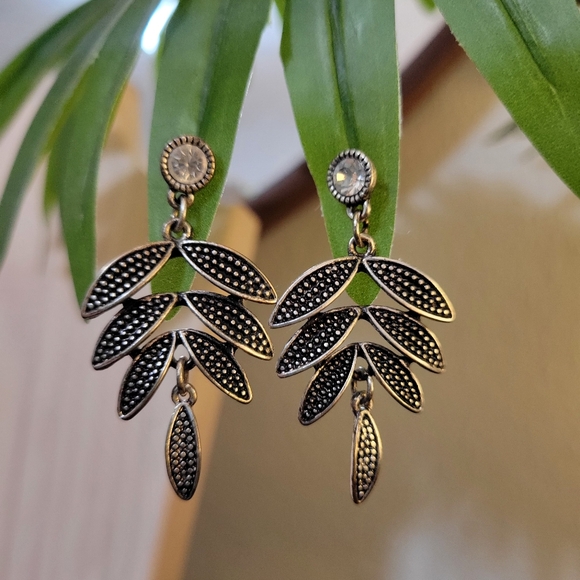 EXPRESS Earrings - Picture 2 of 4